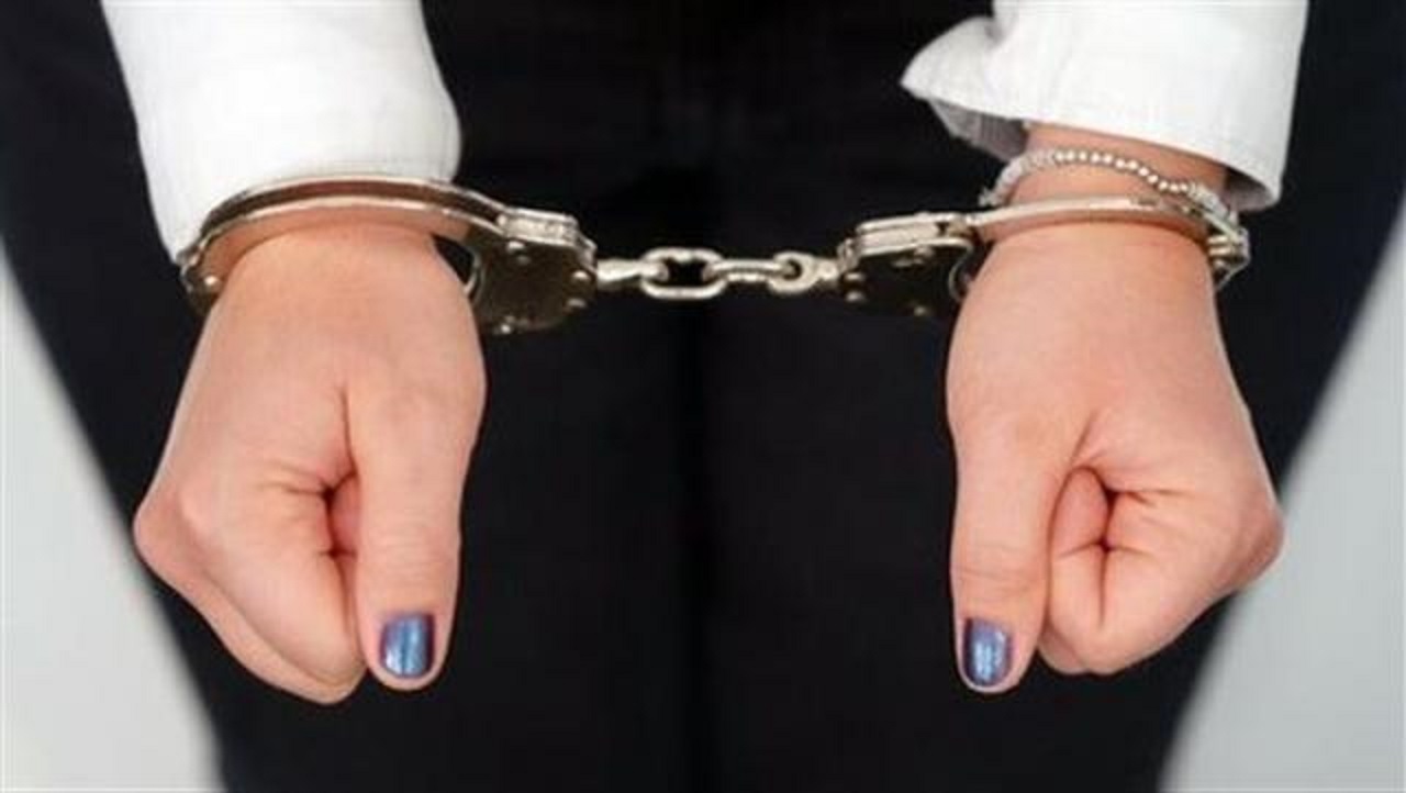 أخفت جثتها داخل غسالة.. امرأة تقتل طفلة انتقامًا من والدتها