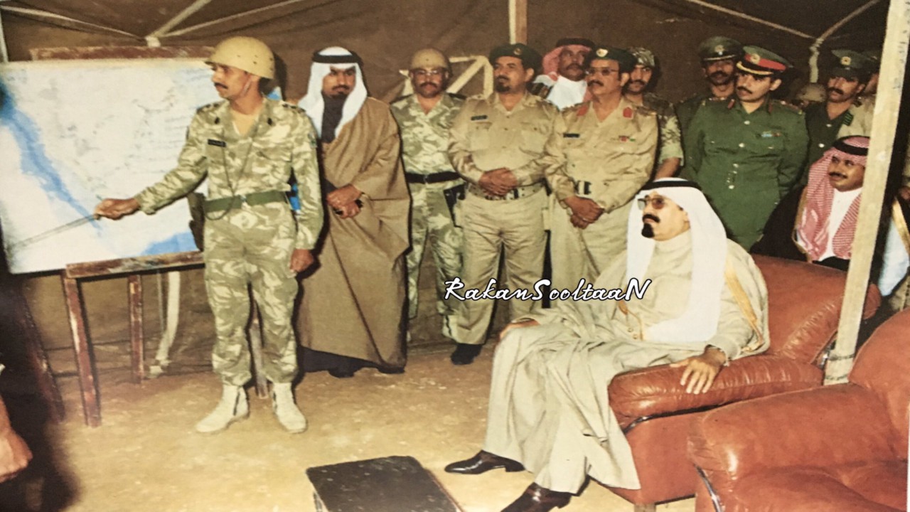 صورة نادرة للملك عبدالله بن عبد العزيز أثناء حضوره أحد أنشطة الحرس الوطني