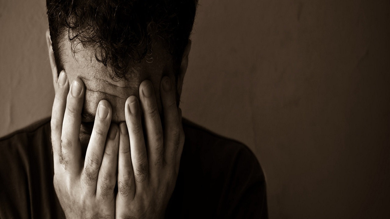 رجل يلجأ للقضاء بعد تخطيط زوجته لقتله وهروبها مع عشيقها