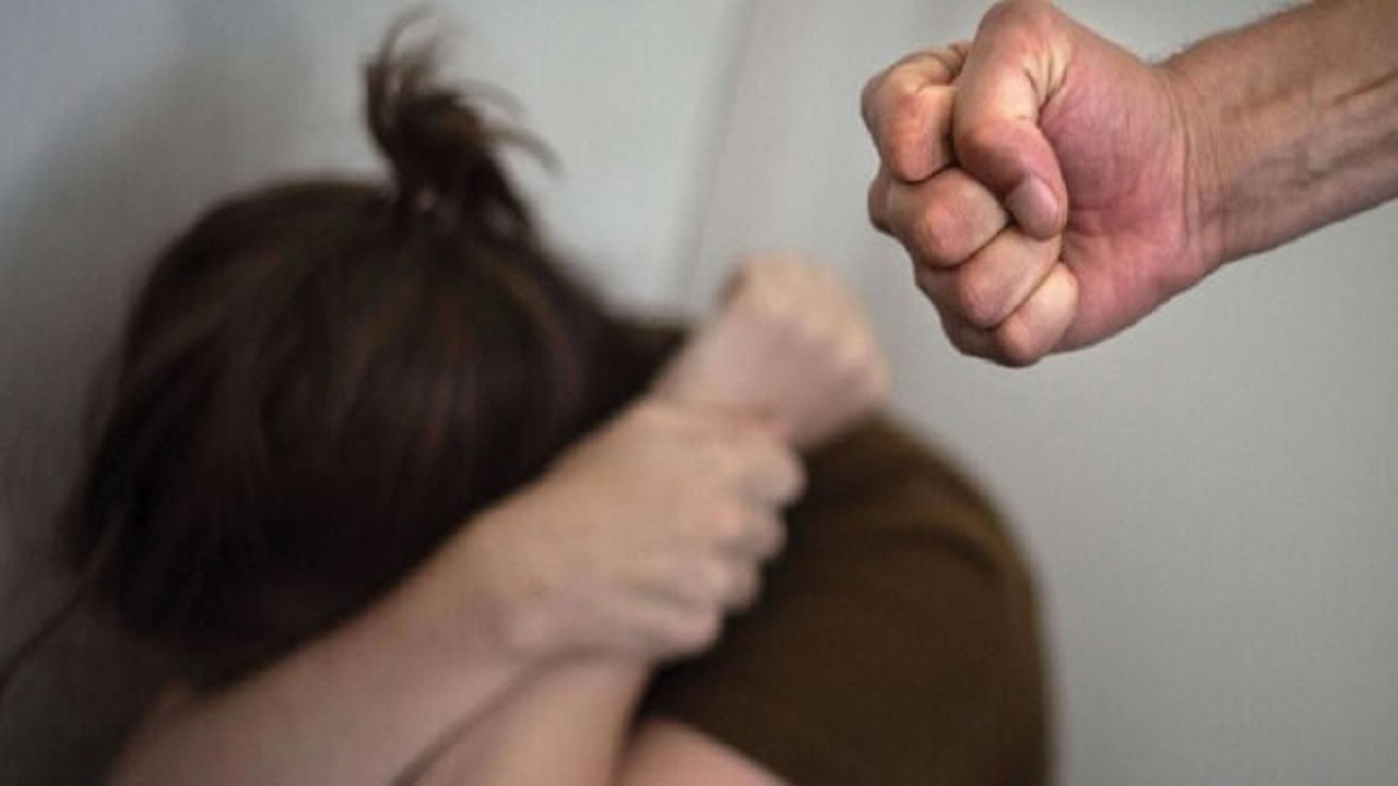 مدمن يقتل زوجته بعد وصلة تعذيب ويتركها لينام!