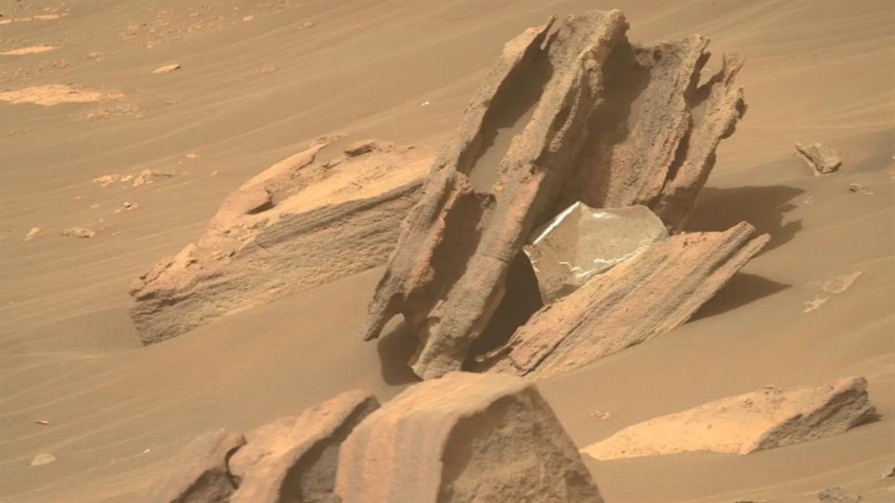 العثور على قمامة فوق سطح المريخ