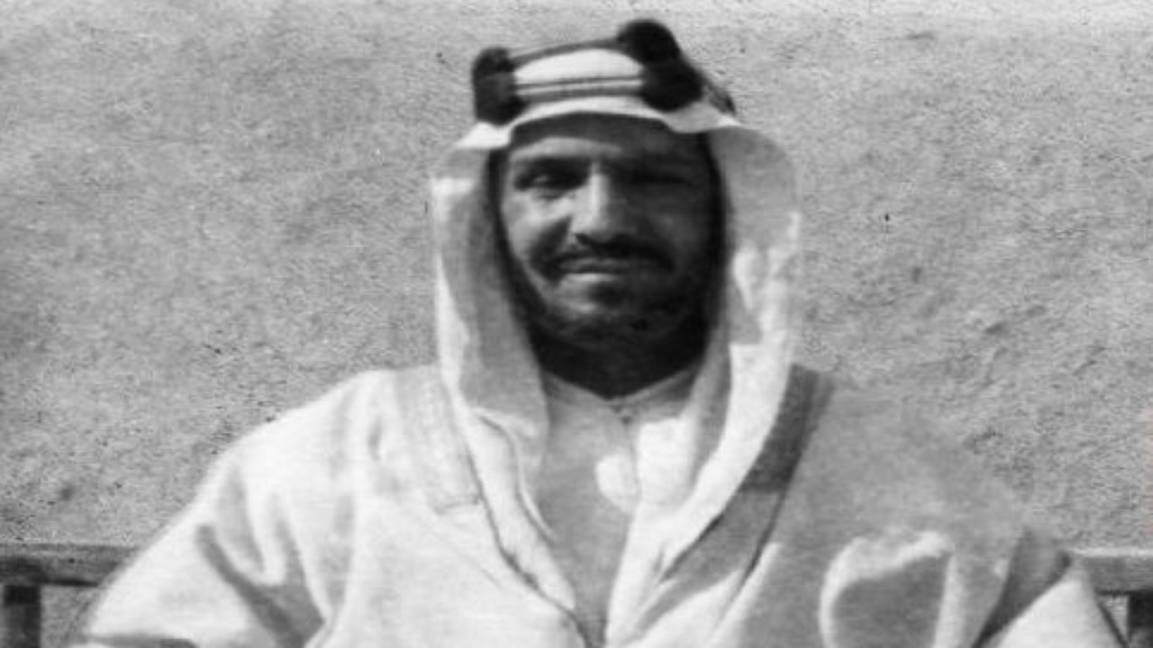 صورة نادرة للملك عبدالعزيز بالرياض قبل 90 عامًا