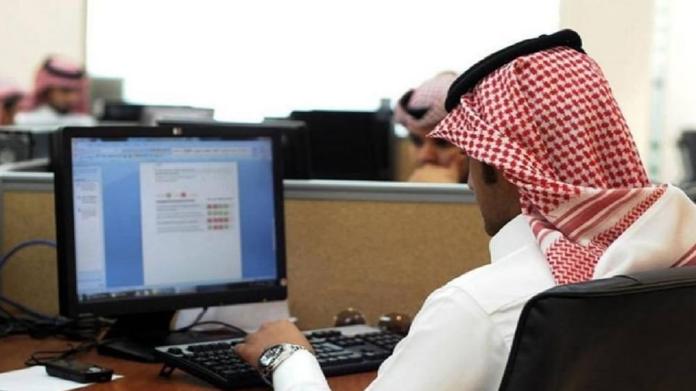 الموارد البشرية: يمكن للعامل السعودي الجمع بين عملين في «الخاص»