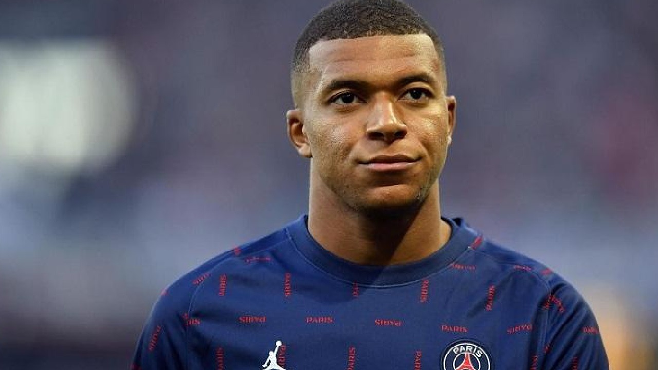 قميص مبابي يثير موجة غضب ضد مودريتش