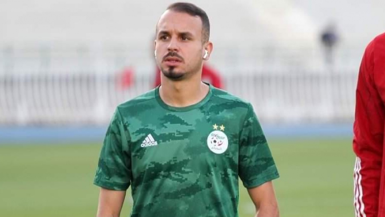 وفاة لاعب منتخب الجزائر بلال حمودة في حادث سير مروع