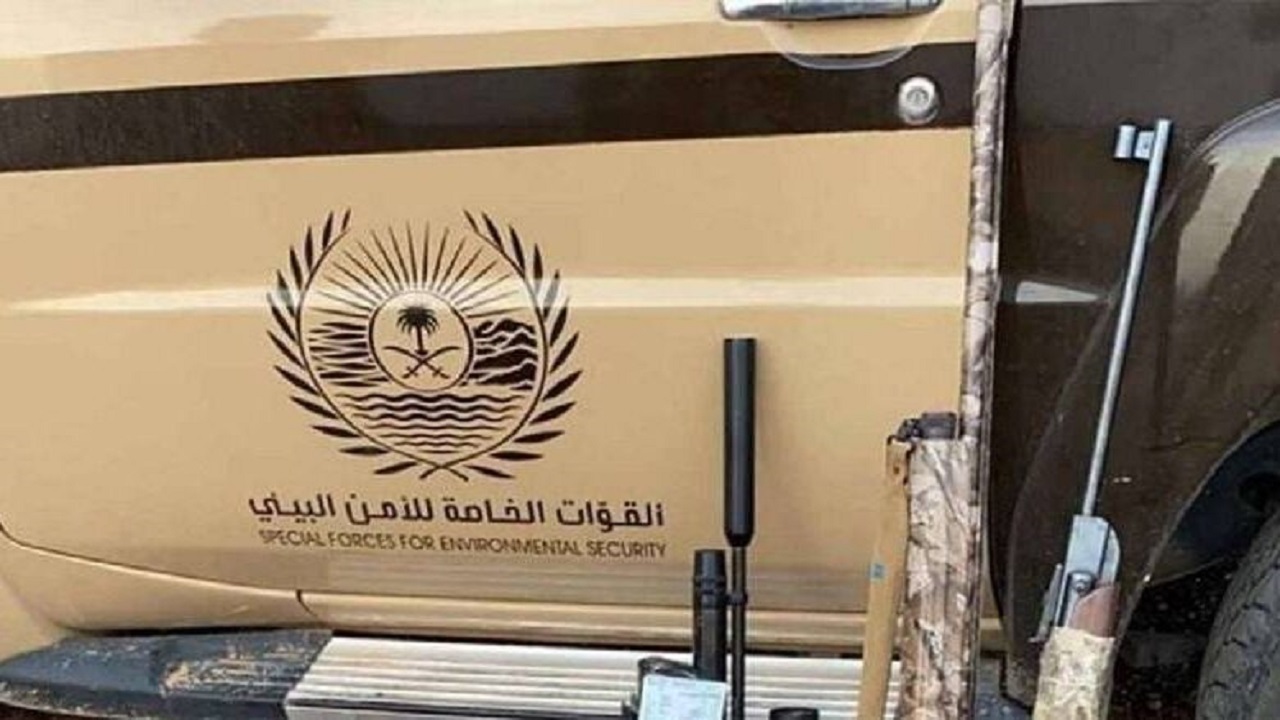ضبطُ مخالفَين لنظام البيئة لدخولهما منطقة محمية دون تصريح والصيد في أماكن محظورة بالجوف