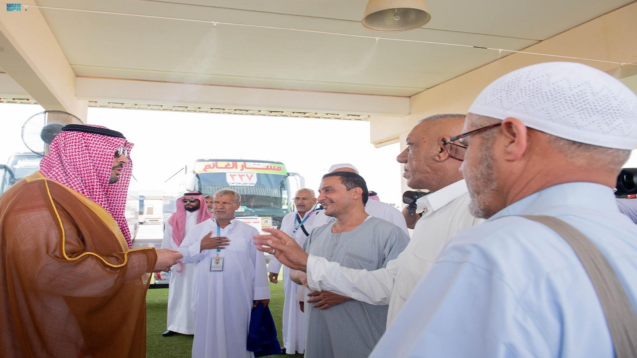 وصول أولى طلائع الحجاج القادمين للمملكة عبر منفذ جديدة عرعر