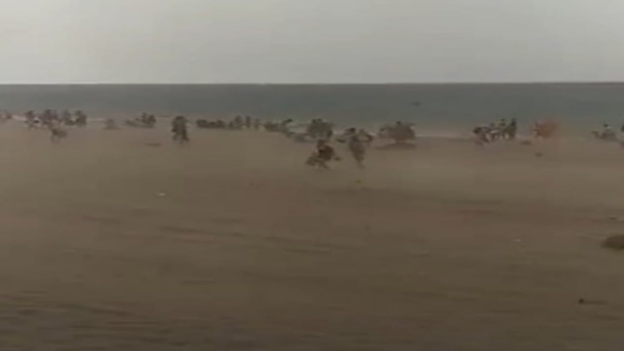 شاهد.. عاصفة رملية تضرب شواطئ زموري ببومرداس في الجزائر 