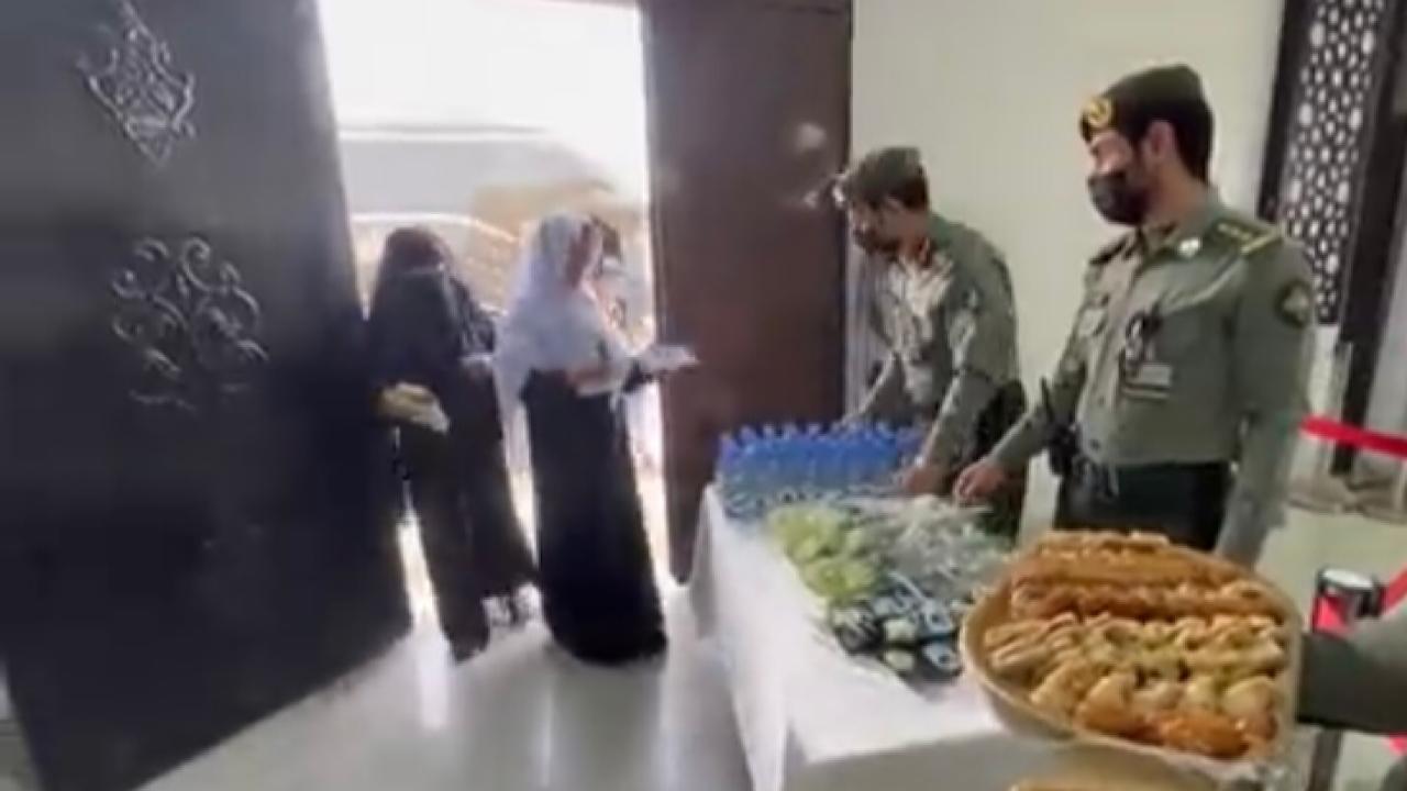 بالفيديو.. وصول الدفعة الأولى من الأشقاء اليمنيين القادمين لآداء مناسك الحج