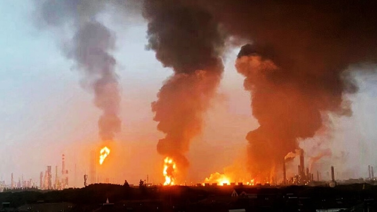حريق ضخم بمصنع للبتروكيماويات في الصين
