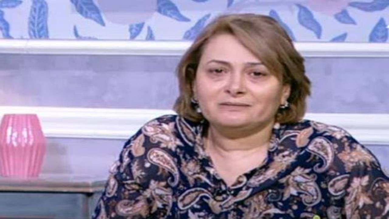 بالفيديو.. فنانة مصرية: ابني ضربني وباع هدومي