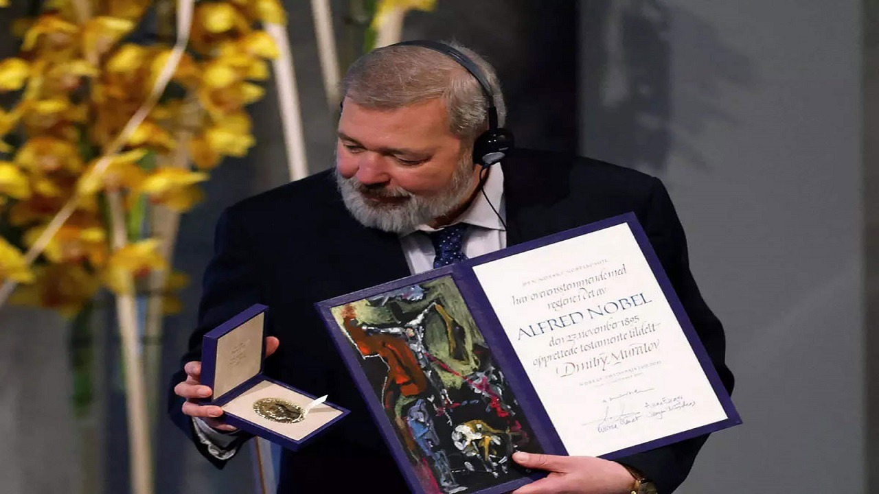 صحفي روسي يعرض جائزة نوبل للبيع بسبب الحرب!