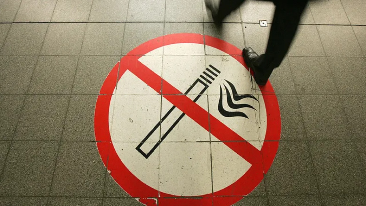 جامعة تفرض عقوبات تصل للفصل على المدخنين