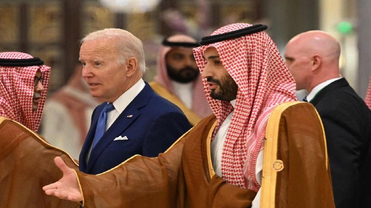 بلومبيرج: أسعار النفط ترد على زيارة بايدن إلى السعودية بارتفاع 5%