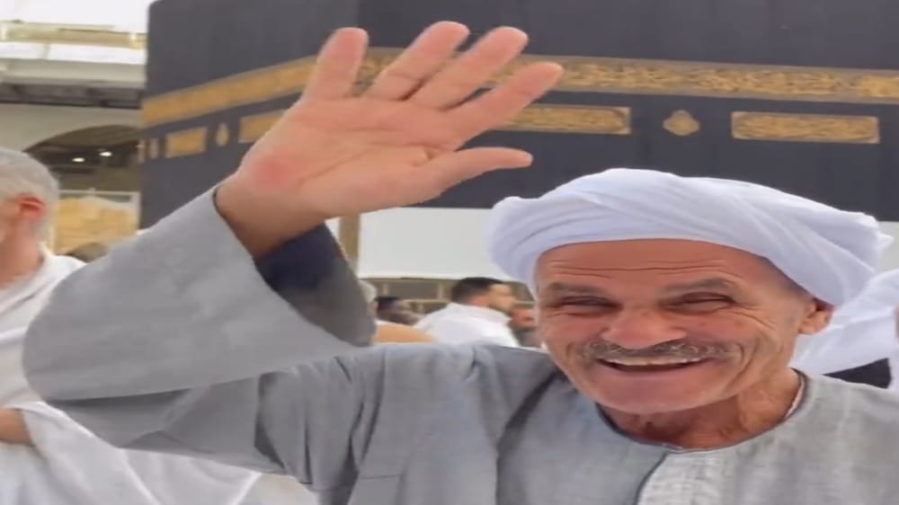 بالفيديو.. بهجة العيد على محيا ضيوف الرحمن بالمسجد الحرام