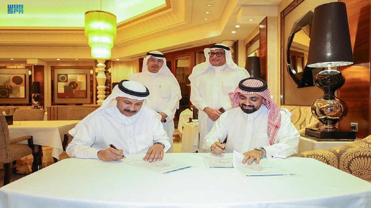 الزمازمة وبرج الساعة توقعان اتفاقية لإدخال أجهزة خدمة ذاتية لزمزم