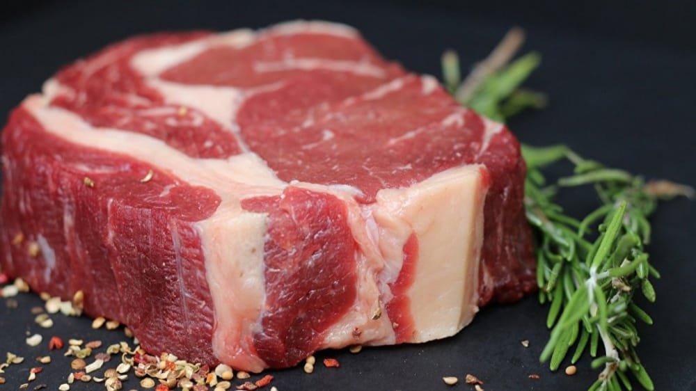 “الذيابي”: اللحم يزيد امتصاص الحديد من الجهاز الهضمي