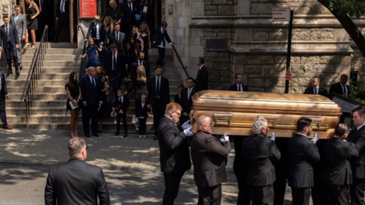 ترامب يودع زوجته الأولى إيفانا في جنازة بنيويورك
