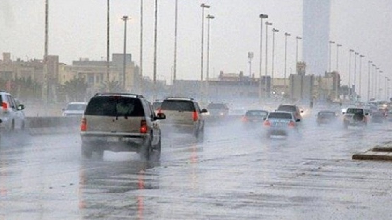 “الأرصاد”: استمرار الأمطار على بعض المناطق ونحذر من جريان السيول