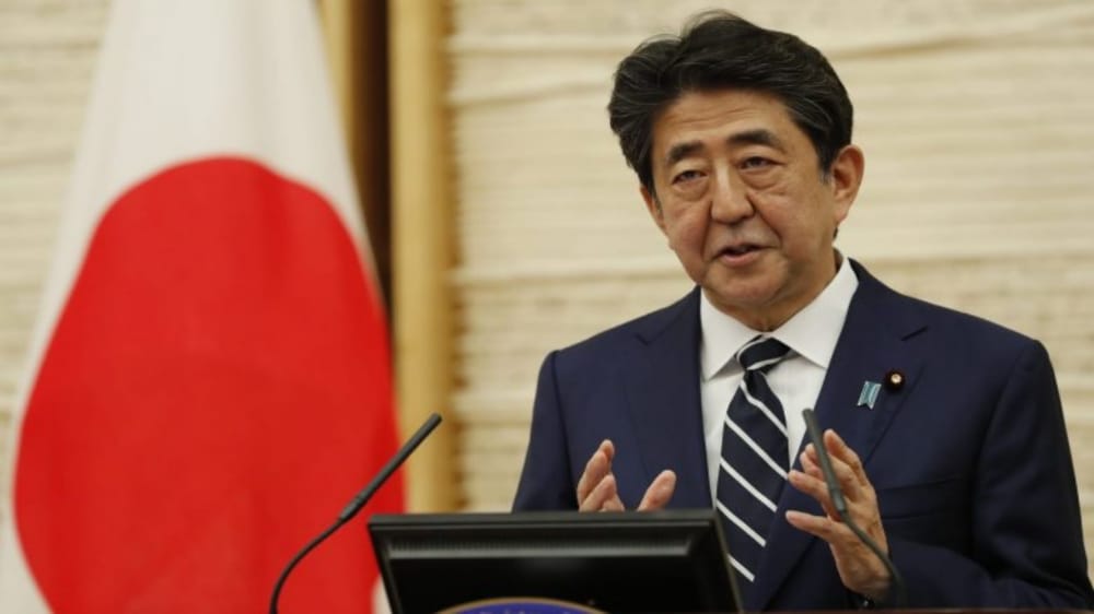 وفاة رئيس وزراء اليابان السابق عقب هجوم مسلح