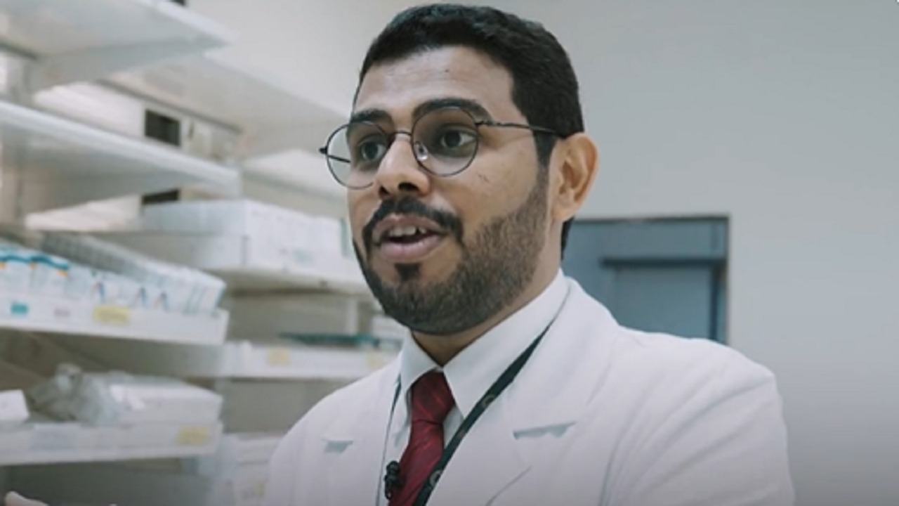 طبيب صيدلي يروي ردة فعله بعد اختياره للعمل في مكة