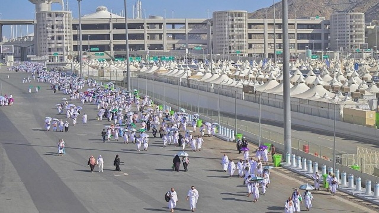 منى تودع ضيوفها المتعجلين