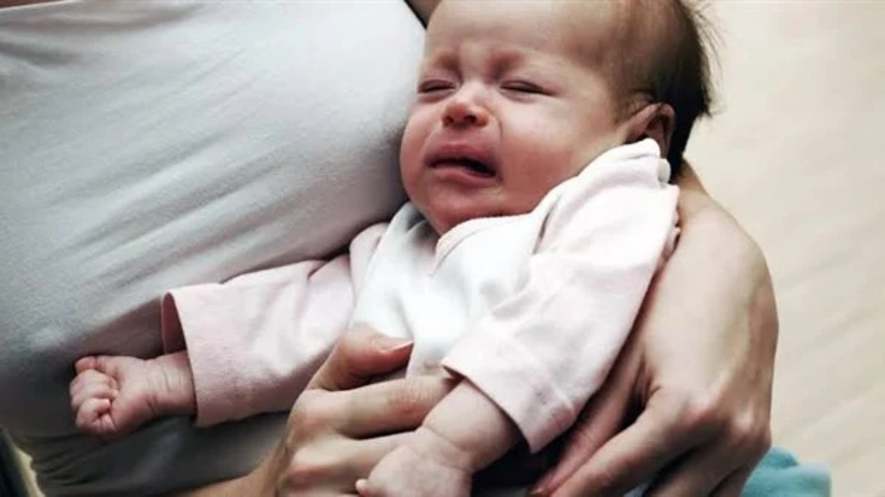 ينتقل بالعطس والبراز.. فيروس خطير يهدد الأطفال حديثي الولادة