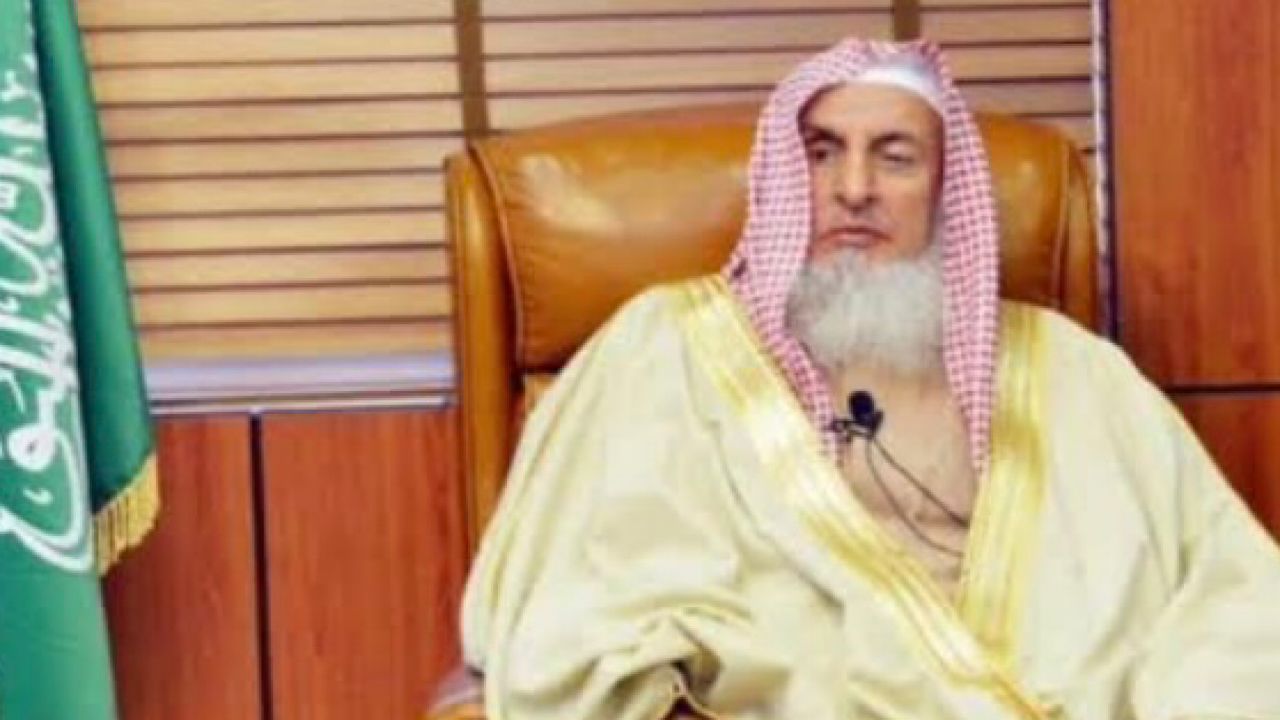 “مفتي المملكة” يؤكد عدم جواز “الجمع والقصر” في مطار حائل