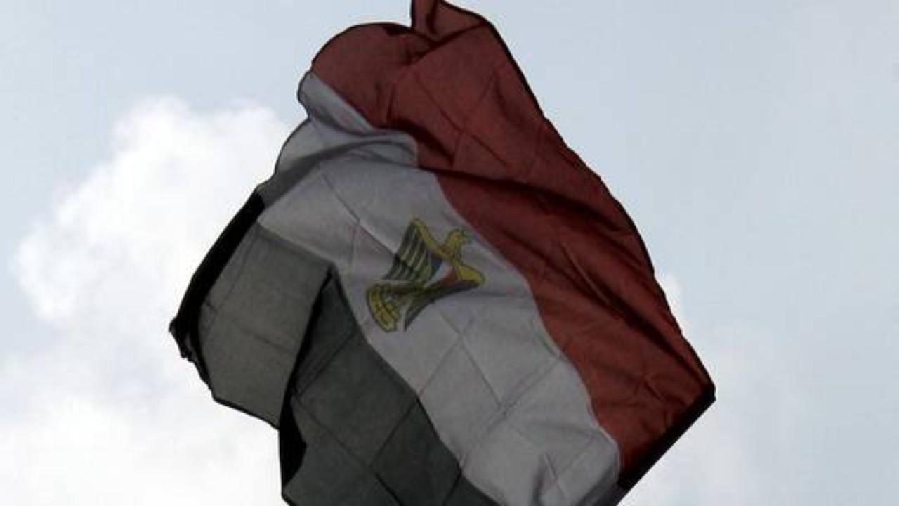 مصري يعيد حقيبة تحتوي على أكثر من 2 مليون دولار لسعوديين