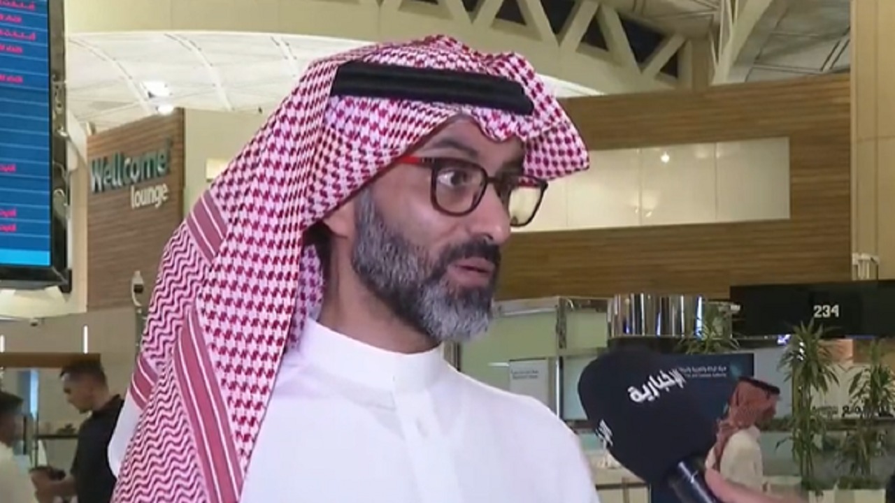 فيديو.. مسؤول بمطار الملك خالد الدولي يكشف سبب تكدس المسافرين