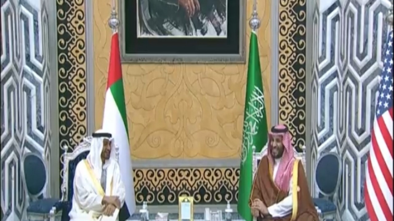 ‏بالفيديو والصور.. ولي العهد يستقبل الرئيس الإماراتي في مطار جدة