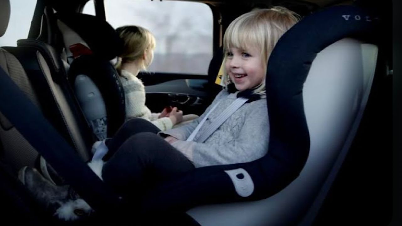 كيفية اختيار المقعد المناسب للأطفال في السيارة