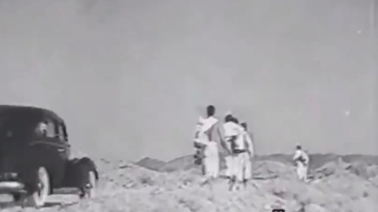 مقطع يوثق مشاهد تاريخية نادرة لرحلة الحجاج إلى مكة قبل 87 عاماً