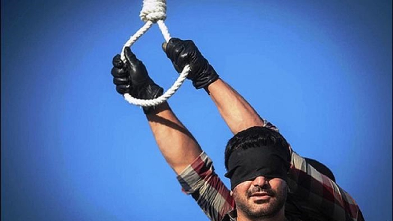 عملية إعدام علنية لترهيب المتظاهرين في إيران