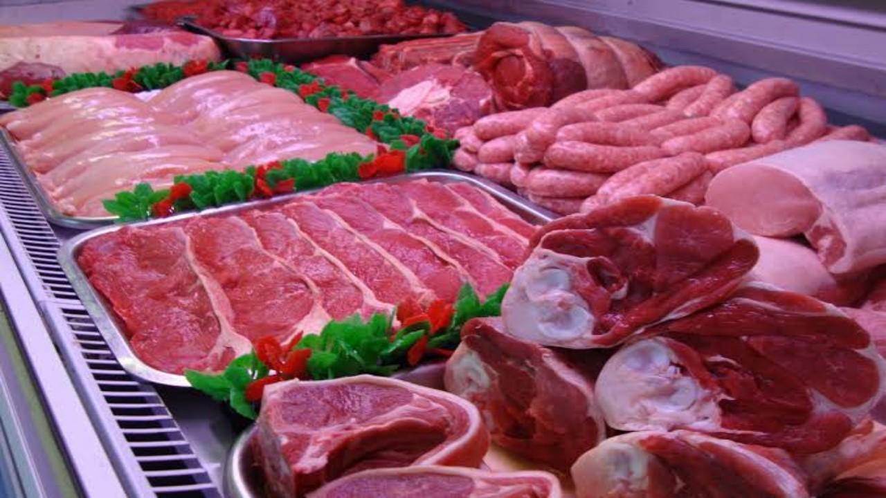 “الغذاء والدواء” توضح علامات تكشف فساد اللحوم