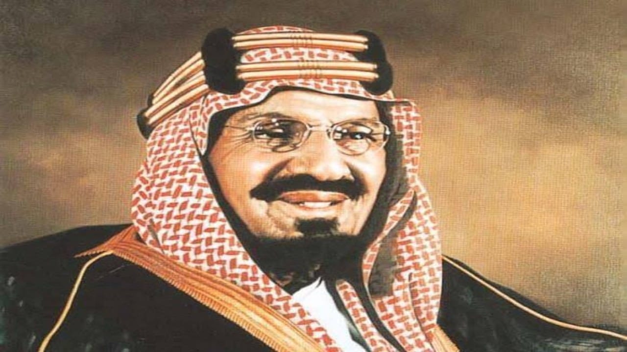 شاهد.. وثيقة تاريخية للملك عبدالعزيز بتوزيع صدقاته للفقراء والمساكين 