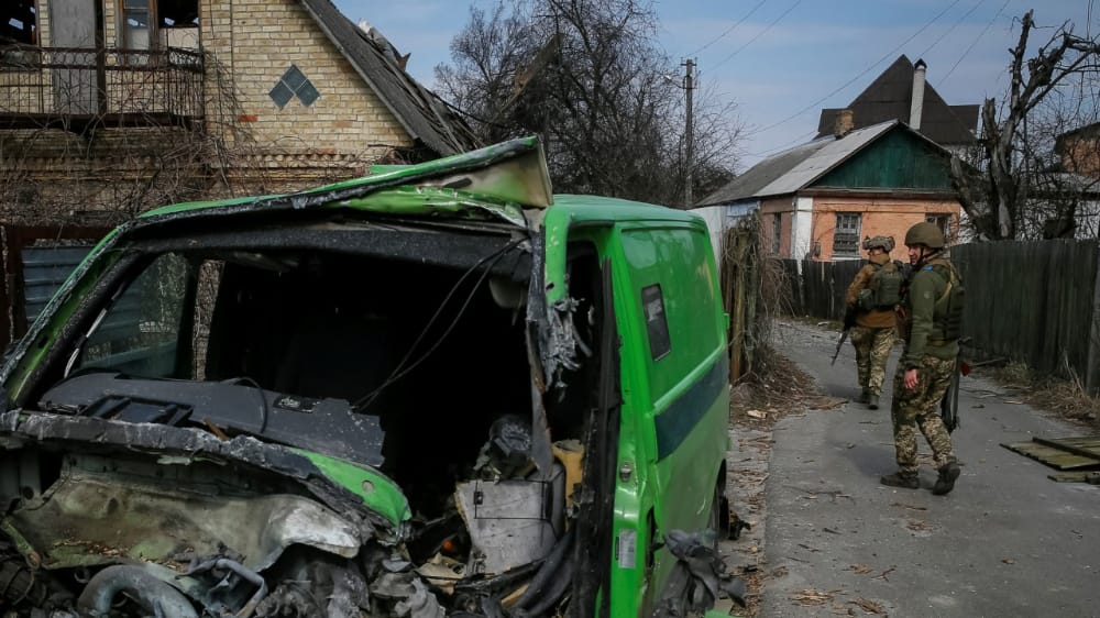 شاهد.. دوي انفجارات وقصف مستمر على المدنيين بإقليم دونباس في أوكرانيا