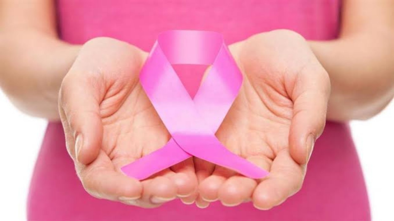 ابتكار فحص طبي يكشف سرطان الثدي مبكرًا