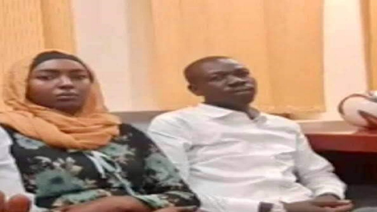 فيديو.. سودانية تثير الجدل بردها على والدها بعد خروجه عن الإسلام