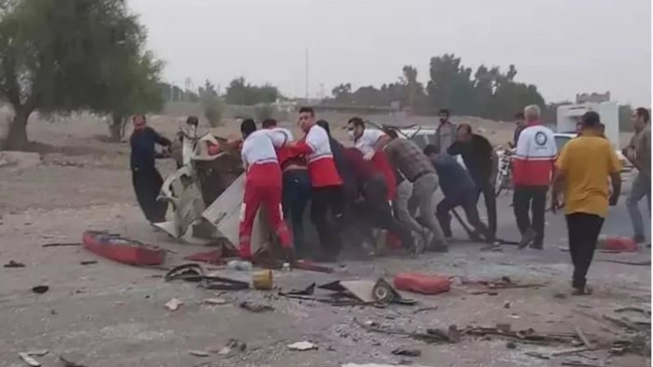 إيران.. مصرع 16 شخصاً في حادث اصطدام حافلة