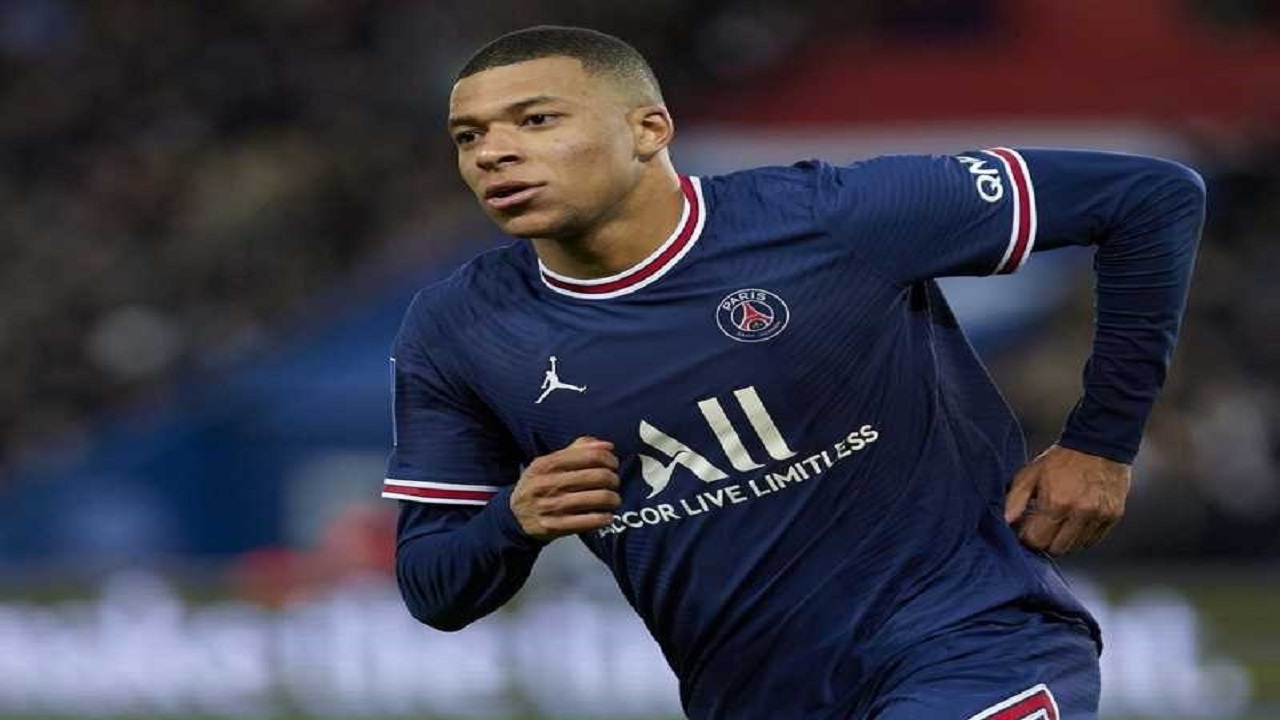 مبابي في مرمى الانتقادات بسبب صديقته “المتحولة جنسيا”