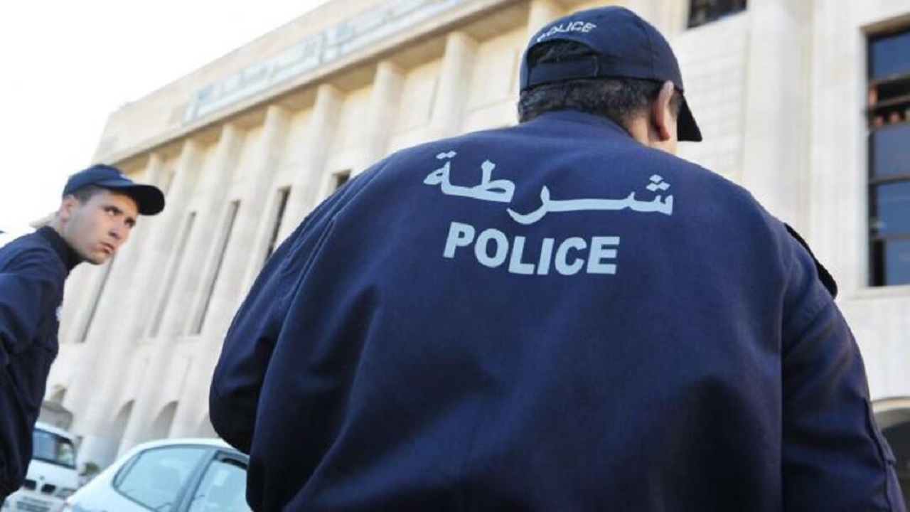 انتحار شرطي جزائري  أمام مركز الأمن