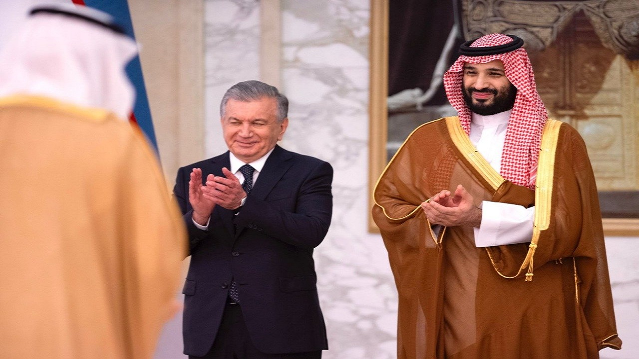 جلسة مباحثات بين ولي العهد ورئيس أوزبكستان