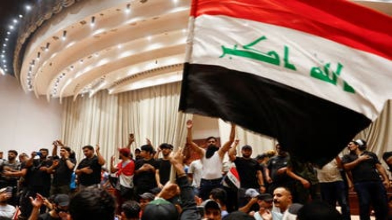 مؤيدو التيار الصدري يواصلون الاعتصام بالبرلمان العراقي