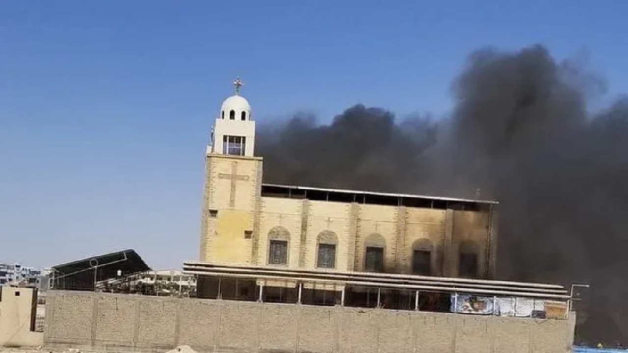 بالفيديو.. حريق هائل في كنيسة الأنبا بيشوي بمصر