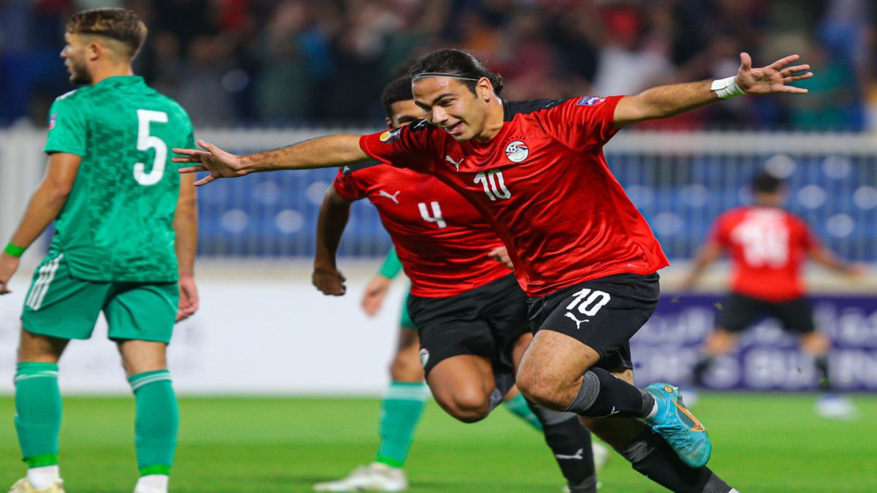مصر تتخطى الجزائر بثلاثية وتتأهل لنهائي كأس العرب