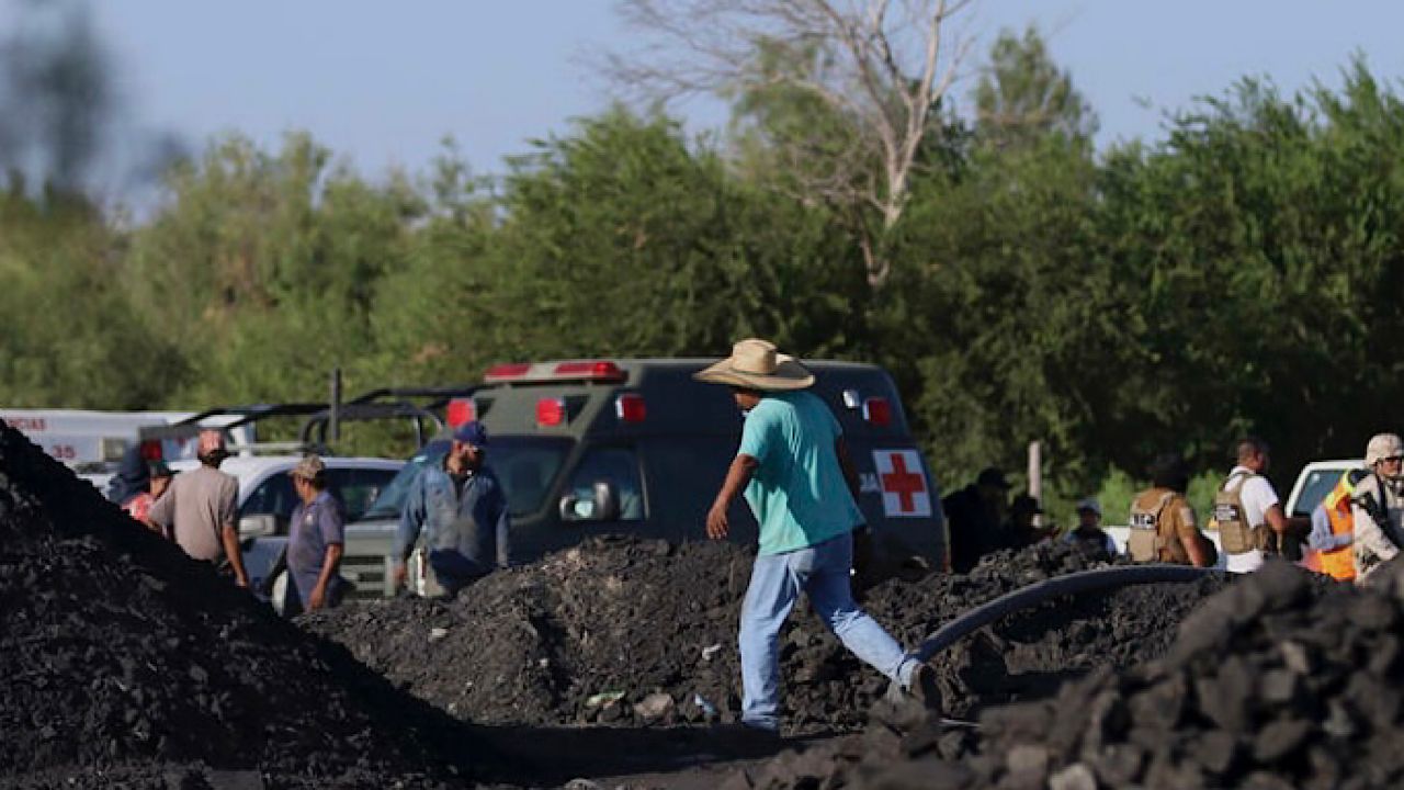 المكسيك: إنقاذ عشرة عمال عالقين في منجم للفحم بعد انهياره