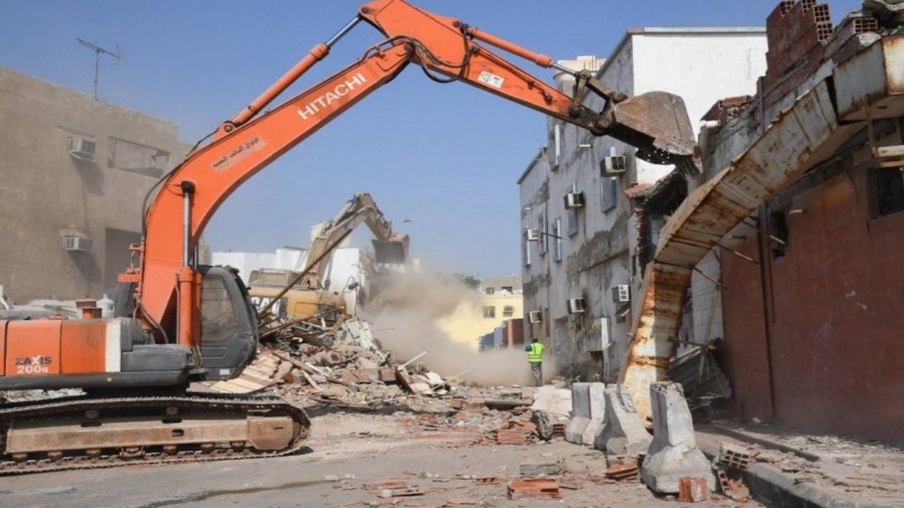 لجنة عشوائيات جدة تستأنف أعمال الإزالة لحي المنتزهات