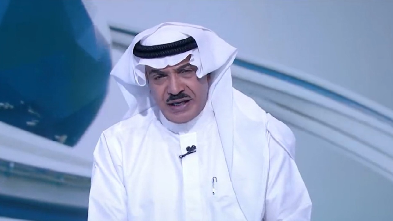بالفيديو .. مذيع “الإخبارية” ينعى أستاذه غالب كامل بالدموع