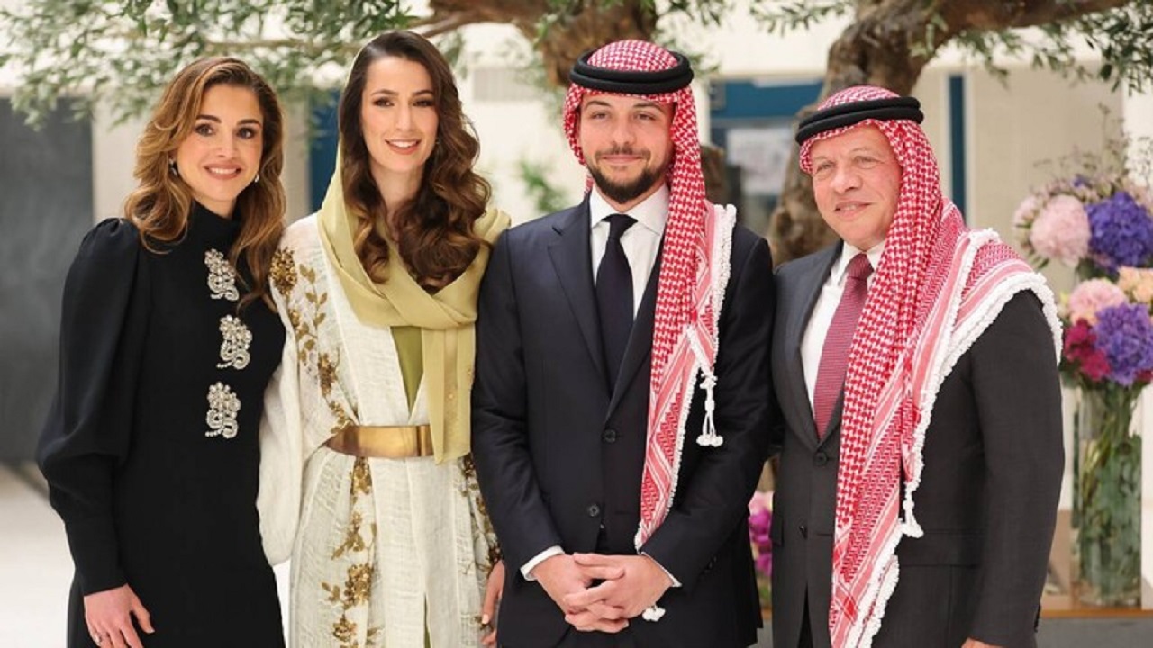 الملكة رانيا بعد خطوبة ابنها: رجوت الله أن يرزقك خيرًا فجاءت رجوة